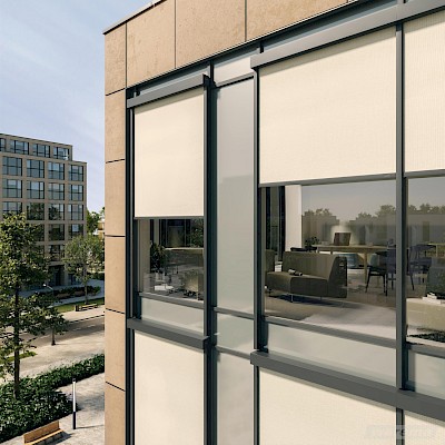 WAREMA Vorbau easyZIP montiert an einer Pfosten-Riegel Fassade